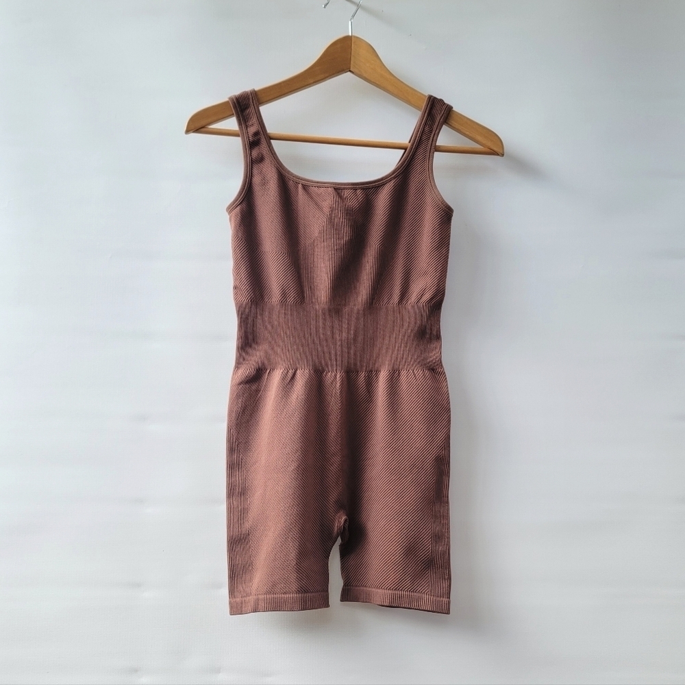 L*Space Static One Piece Short Romper Size XS Brown Ribbed Keyhole Back Workout